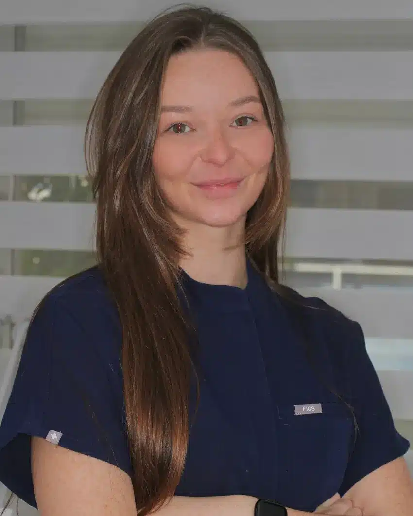 AMBER_VICTORIA_DEVIGNE_850x1062